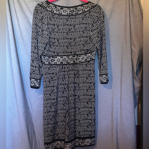 Max Edition White & Black Geometric 3/4 Sleeve V-Neck Dress Women’s Size Medium - Picture 6 of 6